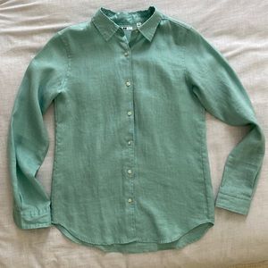 100% long sleeve linen button down shirt. Worn once. Excellent condition
